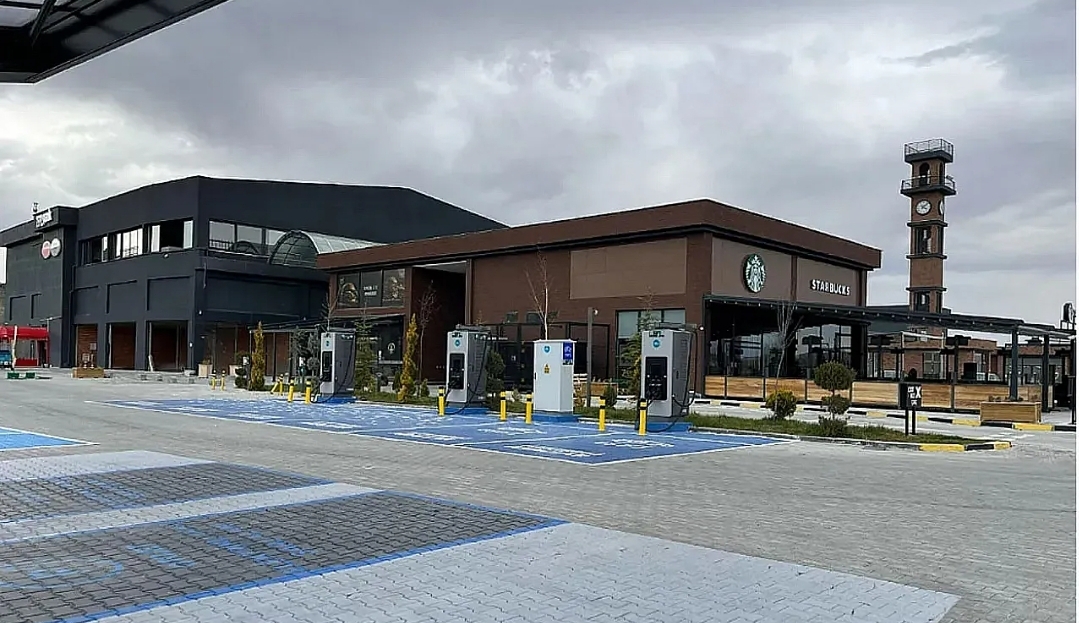 Hayal Kahvesi’nde İcra Gerginliği: Silah İhbarı Polisi Harekete Geçirdi